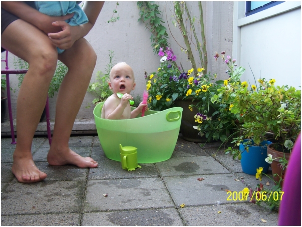 584x433 pixels (245K)